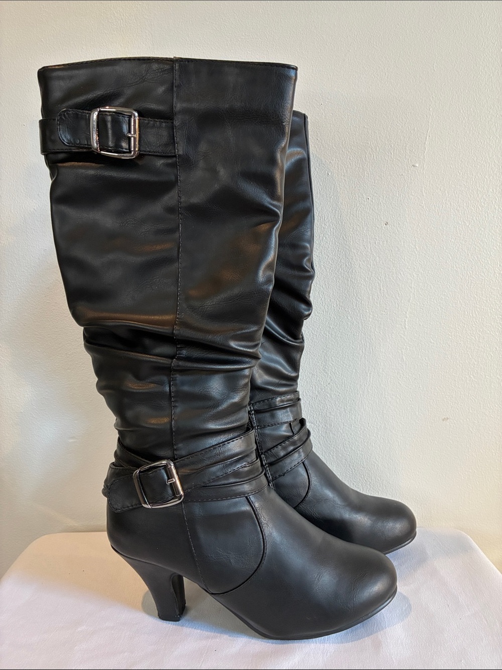 Forever black faux leather slouchy knee high boots mid heel size 7 round toe Y2K